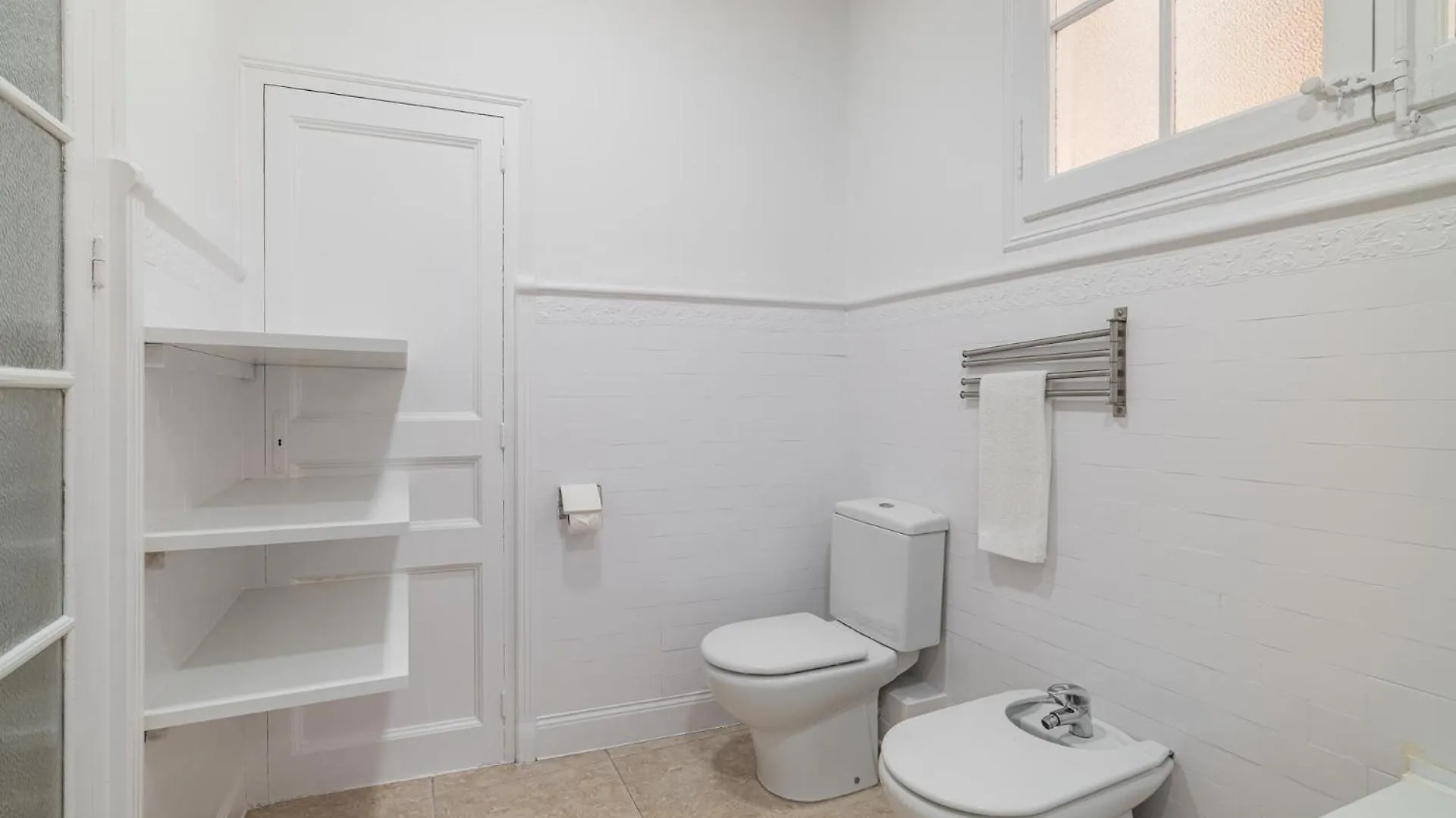 Stay U-Nique Apartment Creu Coberta II 바르셀로나 0*,  스페인