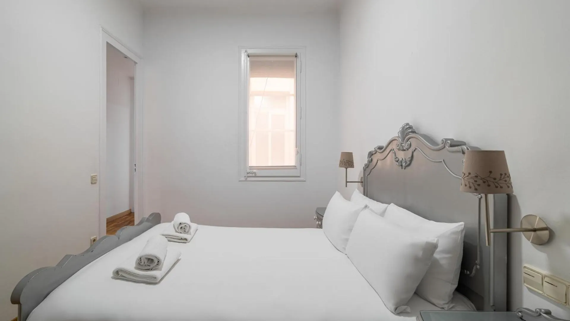 Stay U-Nique Apartment Creu Coberta II 바르셀로나 0*,  스페인